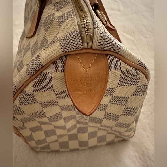 Louis Vuitton Authentic Damier Azur Speedy 30 Bag. - Picture 4 of 9